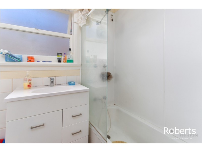 16 Paringa Avenue, Newnham TAS 7248