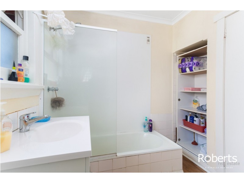 16 Paringa Avenue, Newnham TAS 7248