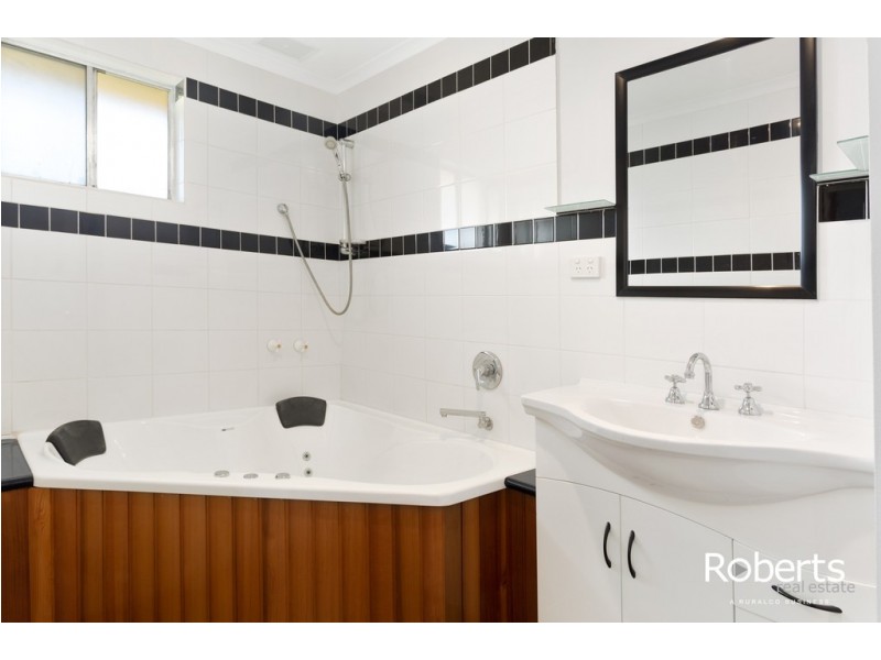 2 Parangana Place, Waverley TAS 7250