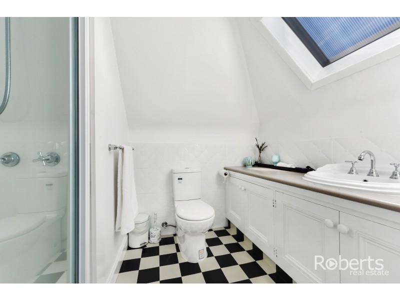 15 Laver Grove, Newnham TAS 7248