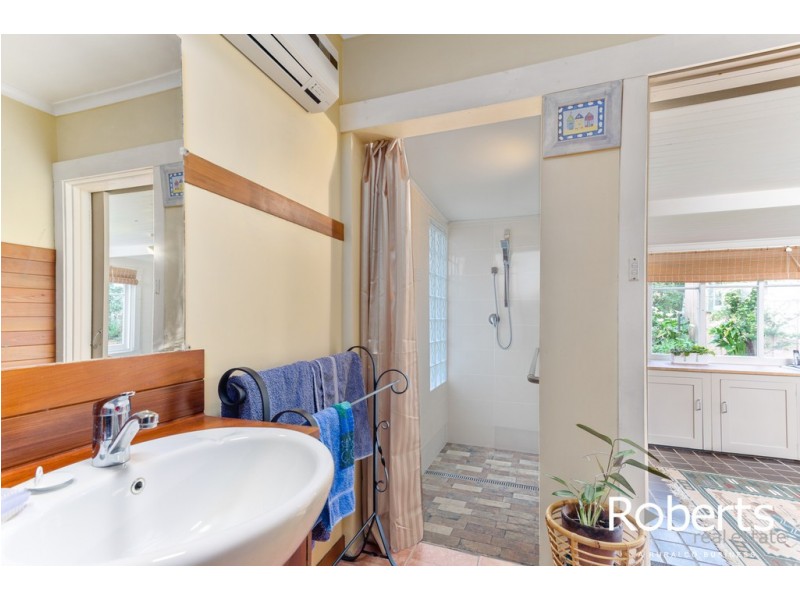 57 Beach Rd, Gravelly Beach TAS 7276