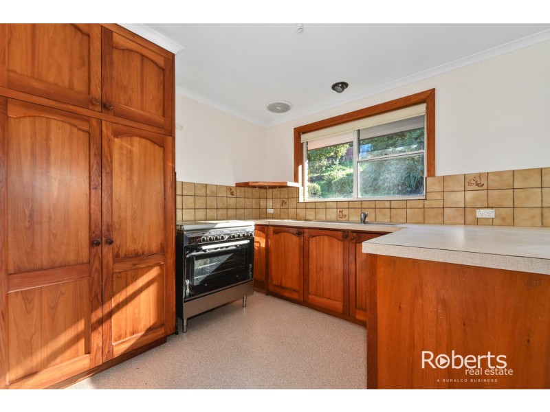 31 Parklands Parade, Newnham TAS 7248
