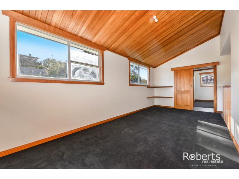 31 Parklands Parade, Newnham TAS 7248