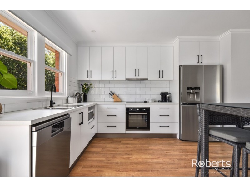 11 Connaught Place, West Launceston TAS 7250