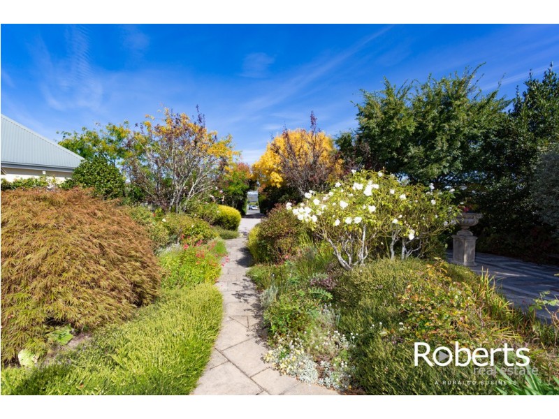 16 Spring Grove, Youngtown TAS 7249