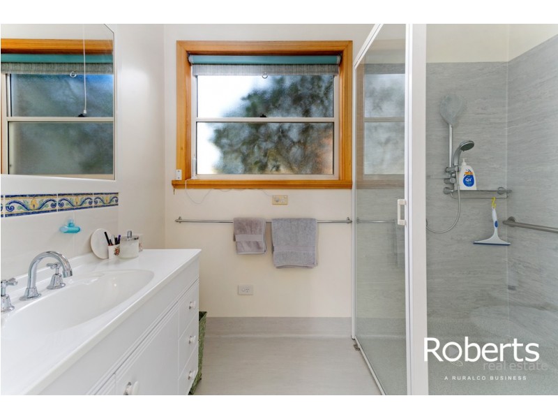 16 Spring Grove, Youngtown TAS 7249