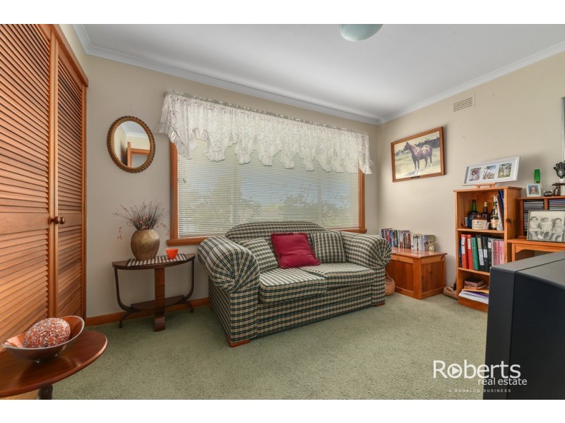 4 Rondora Crt, Newnham TAS 7248