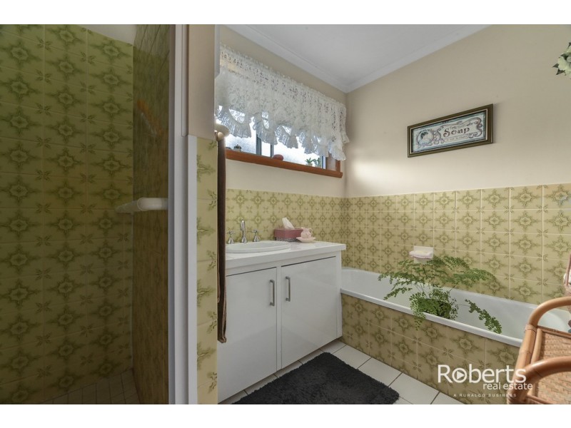 4 Rondora Crt, Newnham TAS 7248