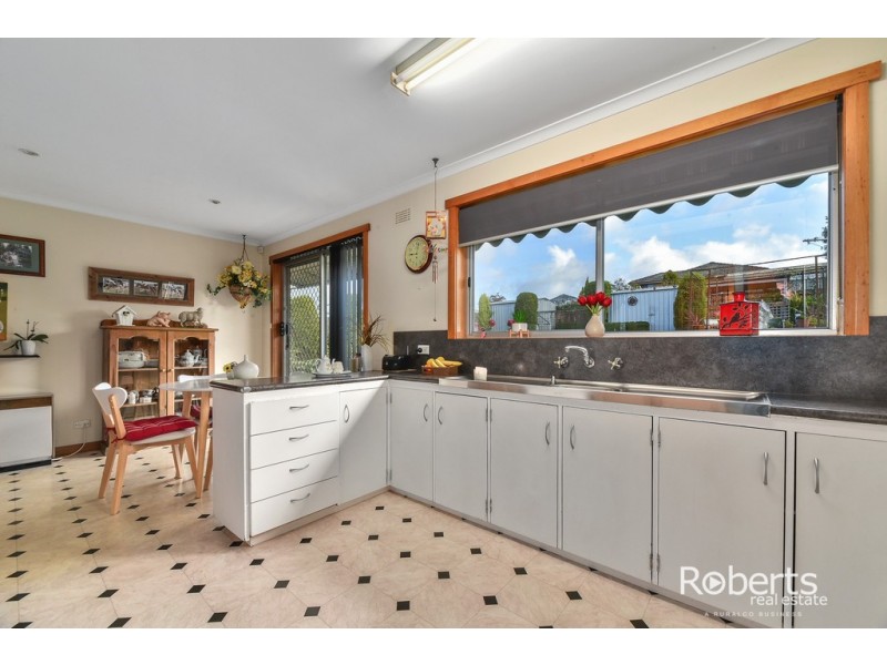 4 Rondora Crt, Newnham TAS 7248
