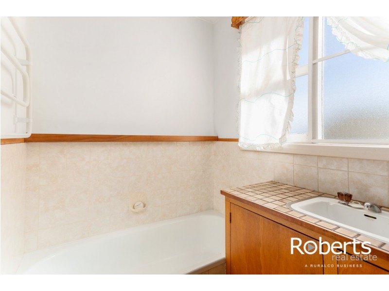 21 Karpaty Avenue, Newnham TAS 7248