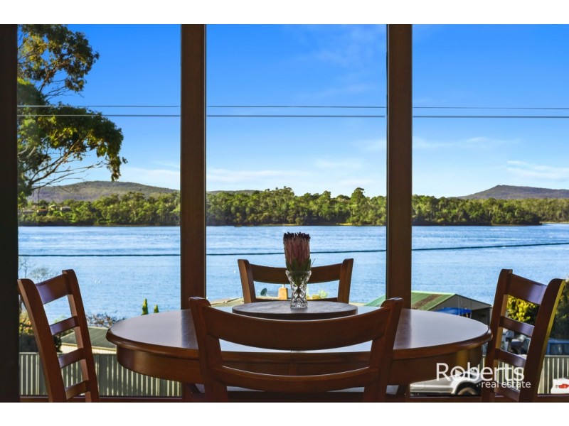82 Sunset Boulevard, Clarence Point TAS 7270