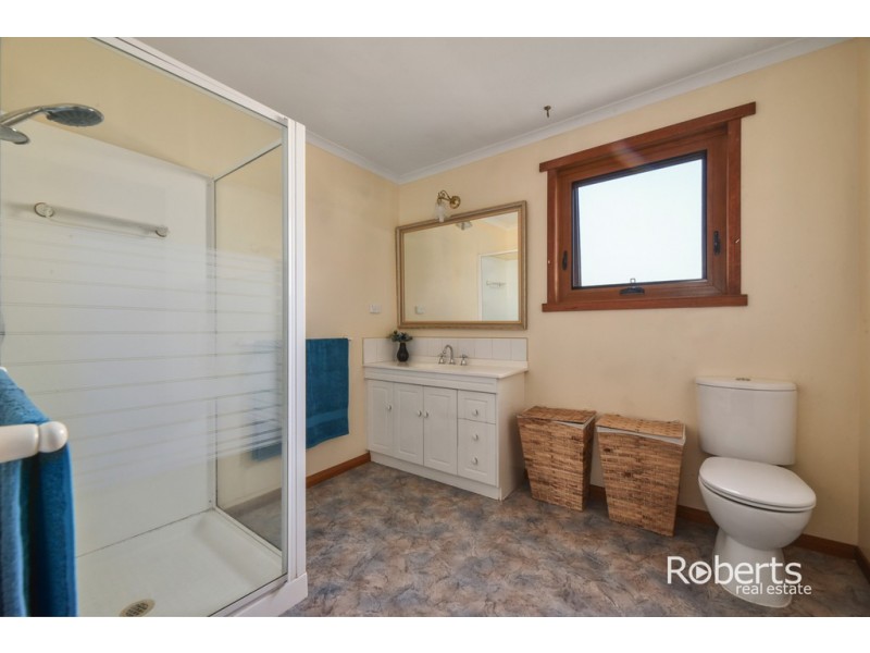 82 Sunset Boulevard, Clarence Point TAS 7270