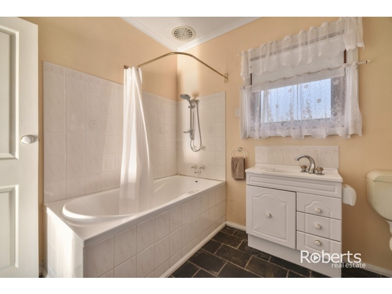 82 Sunset Boulevard, Clarence Point TAS 7270