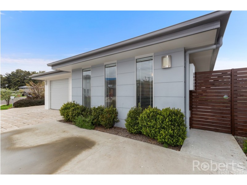 2/15 Hortus Place, Newnham TAS 7248