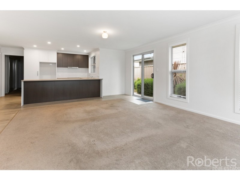2/15 Hortus Place, Newnham TAS 7248