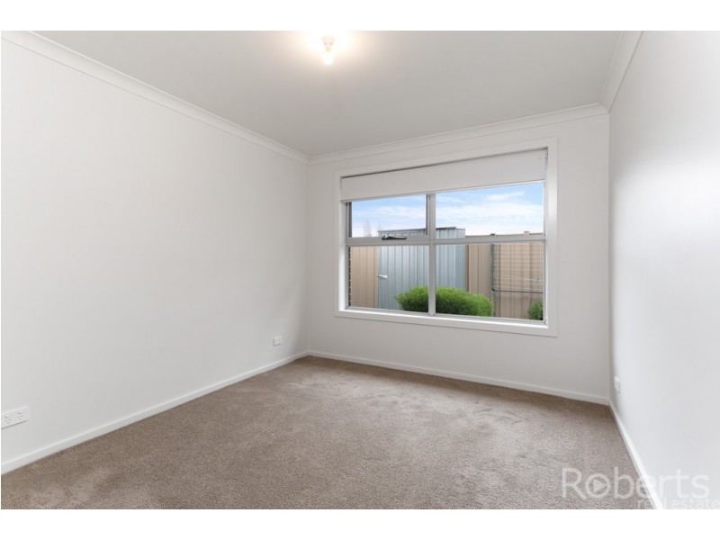 2/15 Hortus Place, Newnham TAS 7248