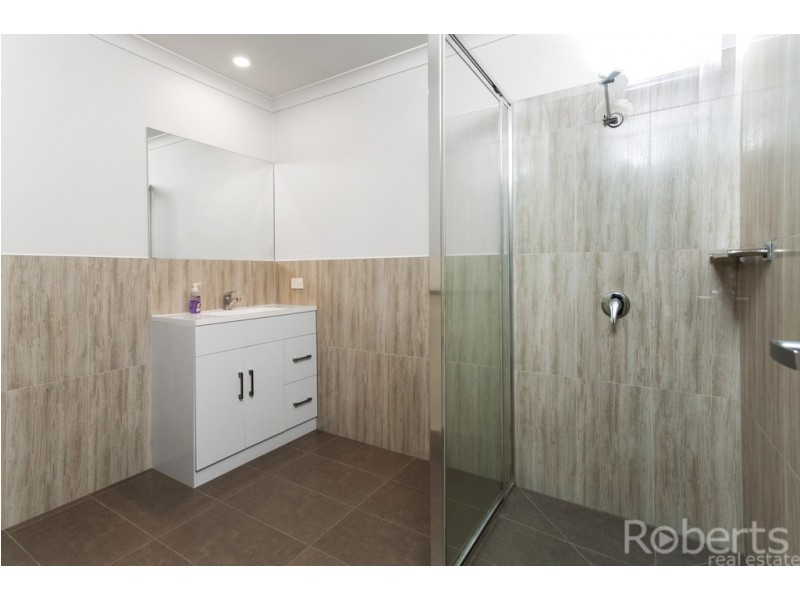 2/15 Hortus Place, Newnham TAS 7248
