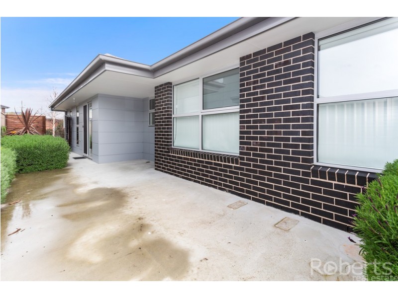 2/15 Hortus Place, Newnham TAS 7248