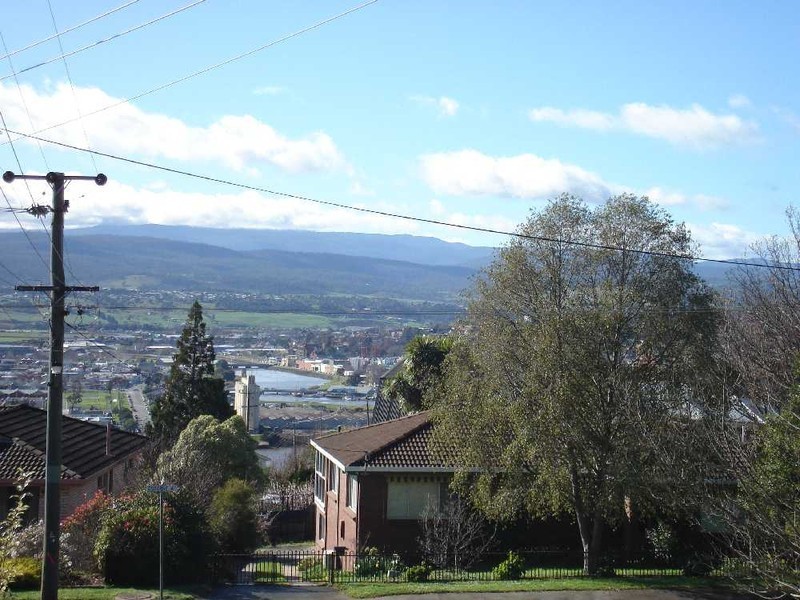 2 Whitford Grove, Trevallyn TAS 7250