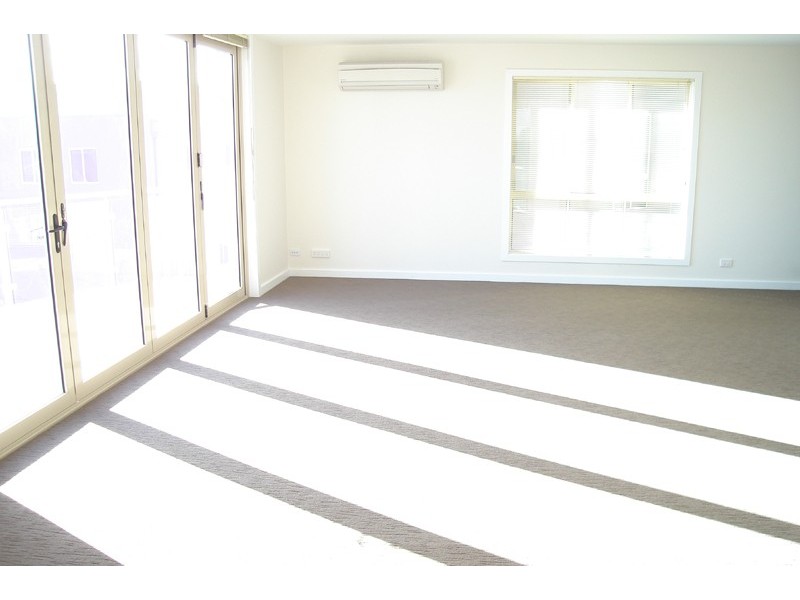 3/35 Rothesay Close, Newnham TAS 7248