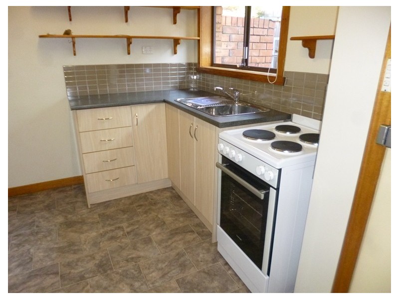 1/4 Connaught Place, West Launceston TAS 7250