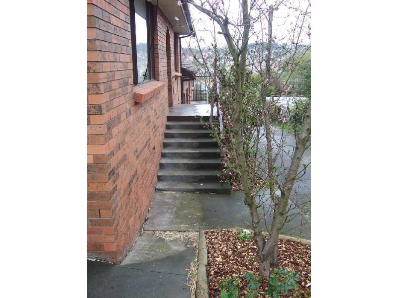1/4 Connaught Place, West Launceston TAS 7250