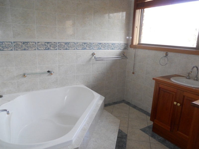 28 Redwood Crescent, Youngtown TAS 7249