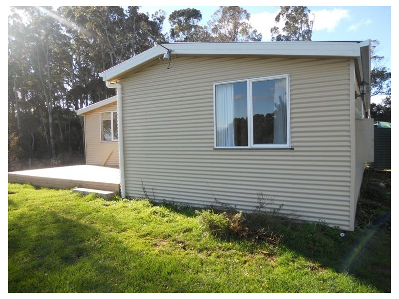 5208 Bass Highway, Deloraine TAS 7304
