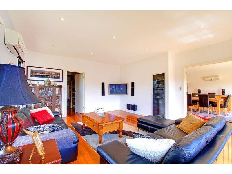 2/5 England Place, Newstead TAS 7250