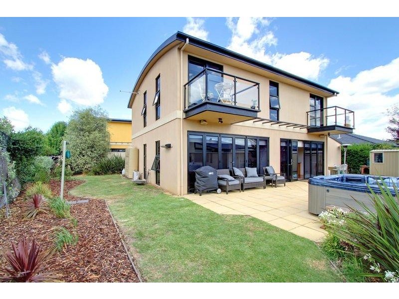 2/5 England Place, Newstead TAS 7250
