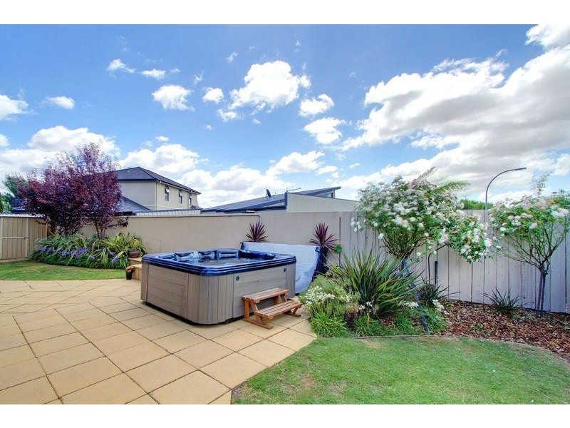 2/5 England Place, Newstead TAS 7250