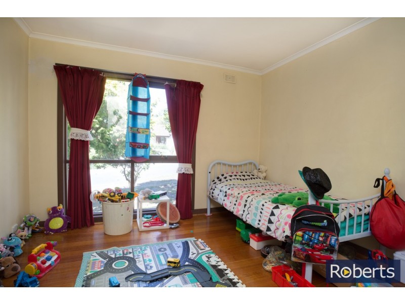 18 Woolston St, Trevallyn TAS 7250