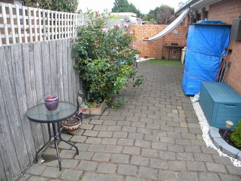 2/10 Parklands Parade, Newnham TAS 7248