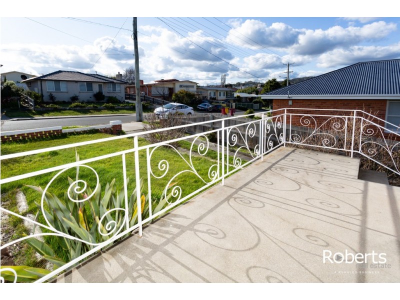 16 Paringa Avenue, Newnham TAS 7248