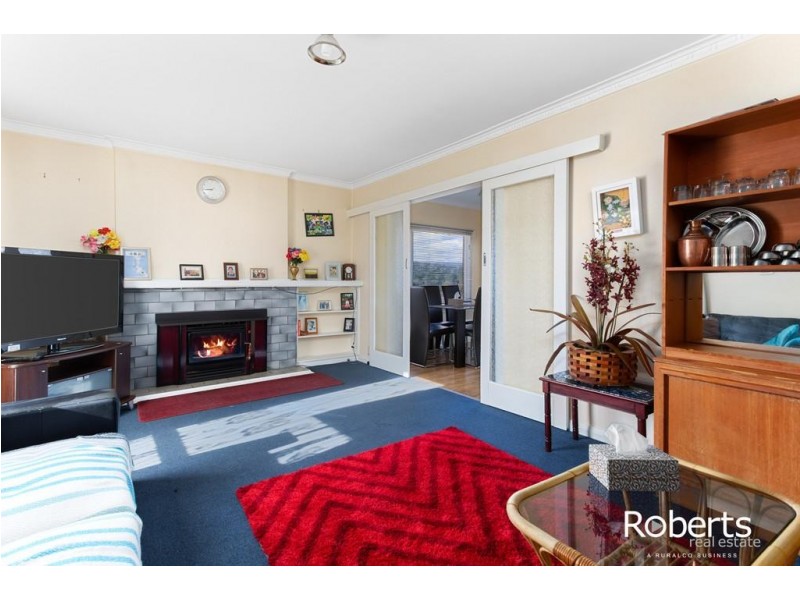 16 Paringa Avenue, Newnham TAS 7248