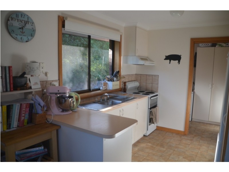 2/102 Franmaree Road, Newnham TAS 7248