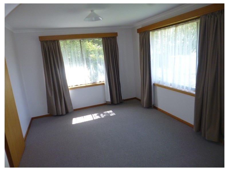 9 Parklands Parade, Newnham TAS 7248