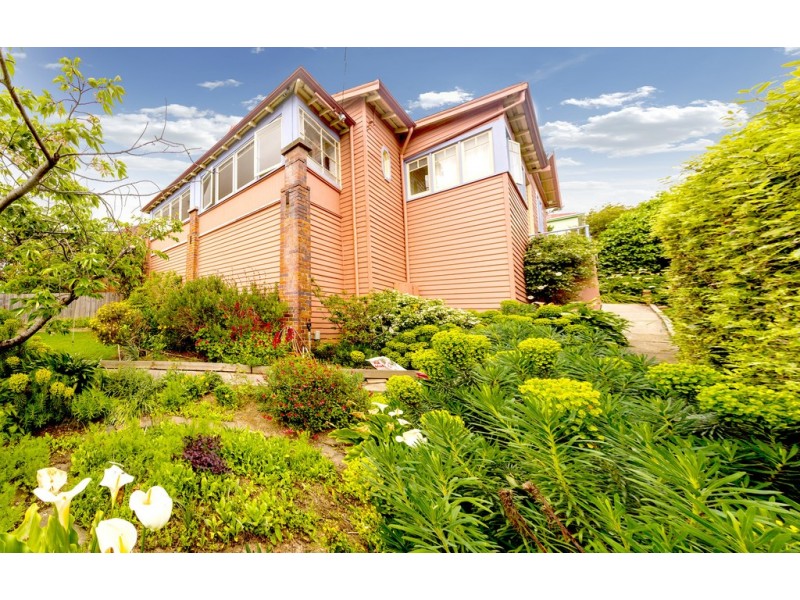 6 Churchill Crescent, Newstead TAS 7250