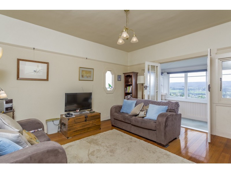 6 Churchill Crescent, Newstead TAS 7250