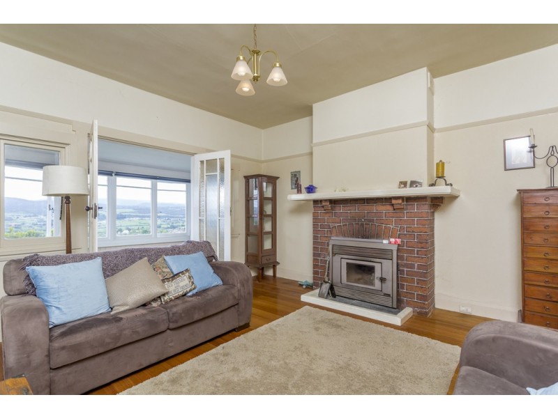 6 Churchill Crescent, Newstead TAS 7250