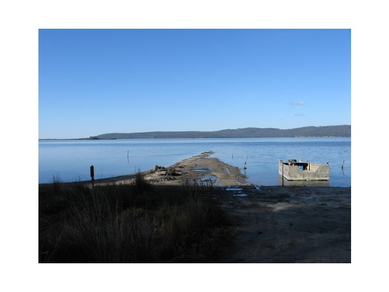 335 Bay Road, Boomer Bay TAS 7177