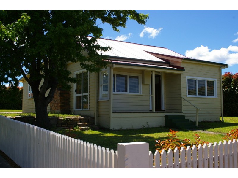 11 Falmouth Street, Avoca TAS 7213