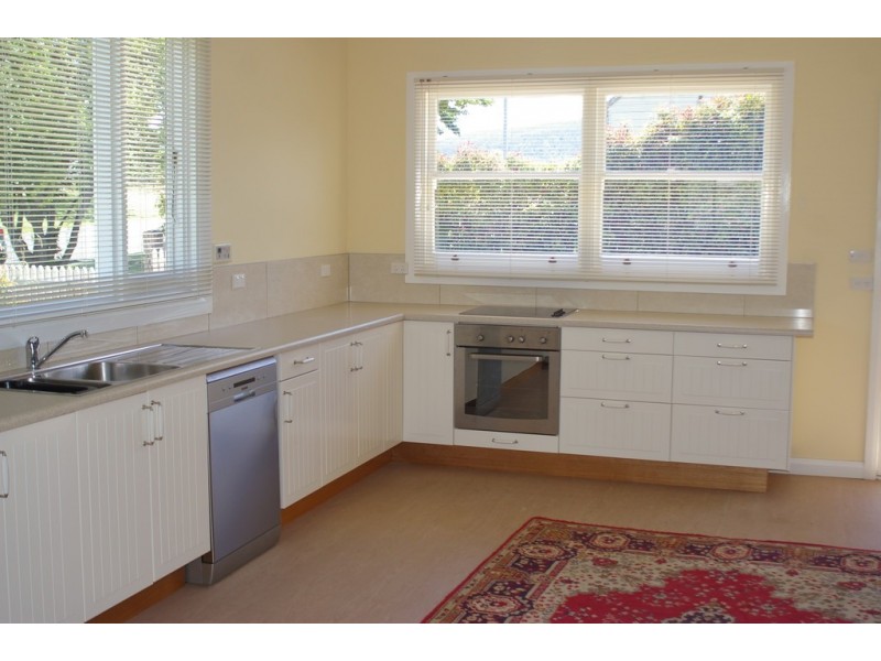11 Falmouth Street, Avoca TAS 7213