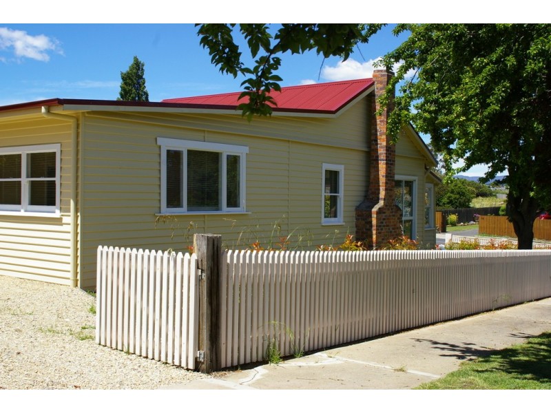 11 Falmouth Street, Avoca TAS 7213