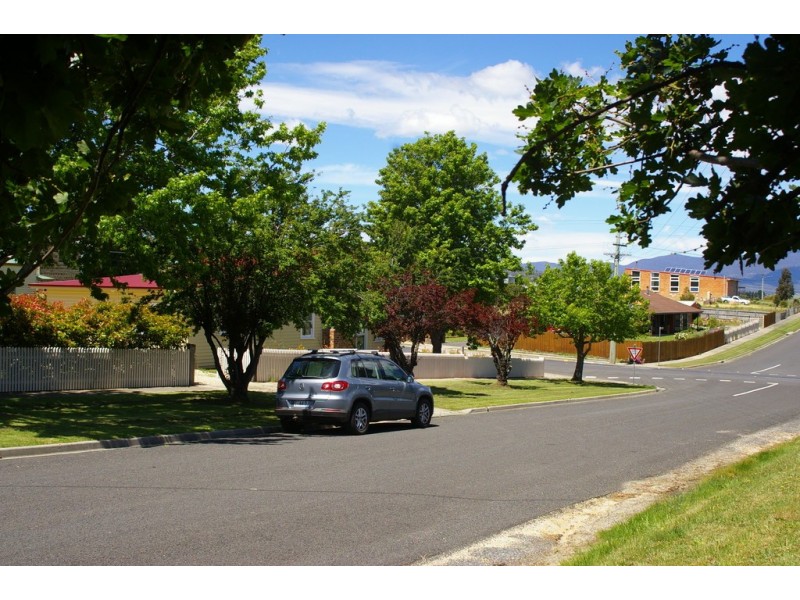 11 Falmouth Street, Avoca TAS 7213