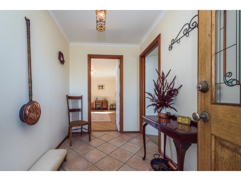 9 Swan Avenue, Longford TAS 7301