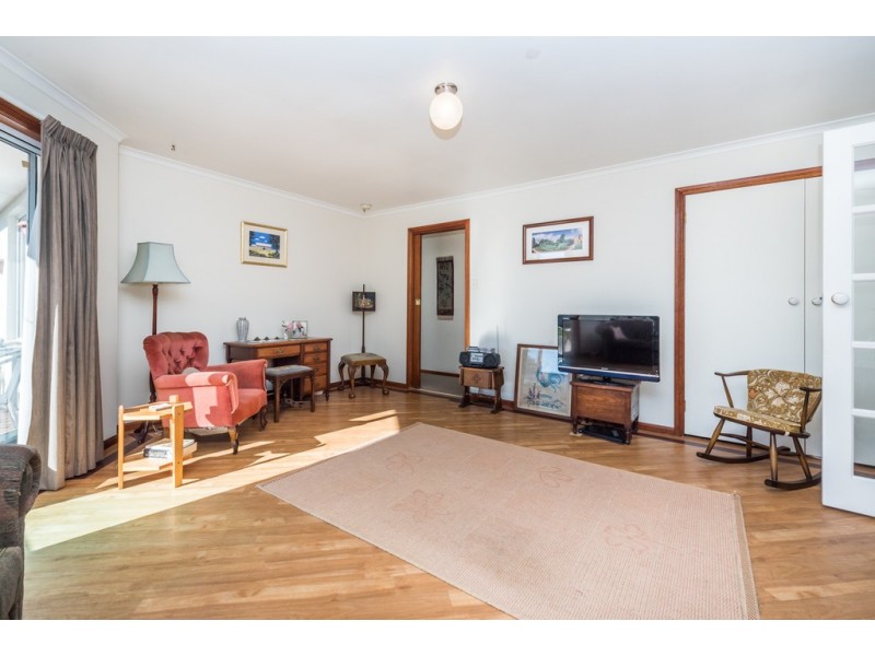 9 Swan Avenue, Longford TAS 7301