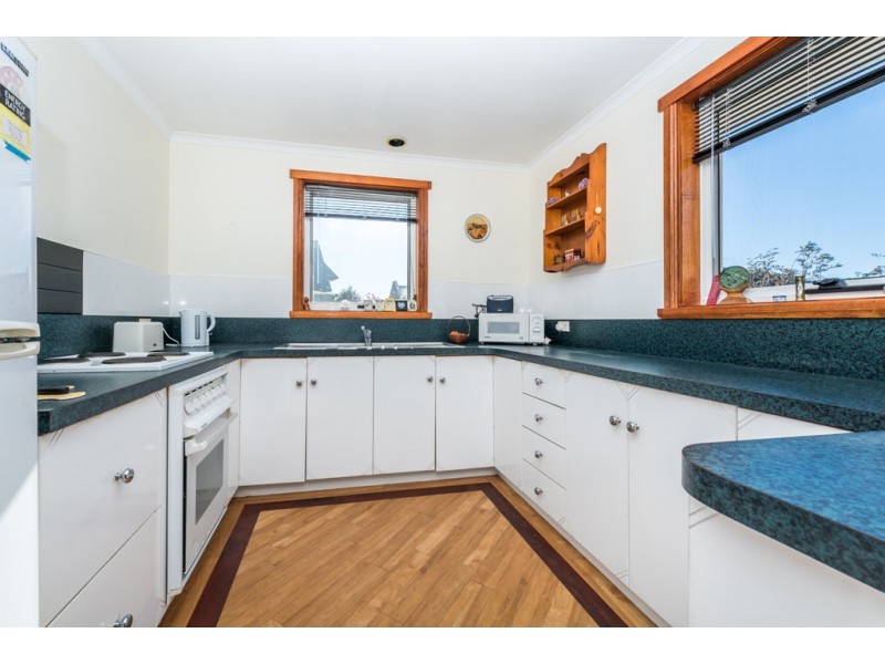9 Swan Avenue, Longford TAS 7301