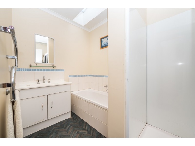 9 Swan Avenue, Longford TAS 7301