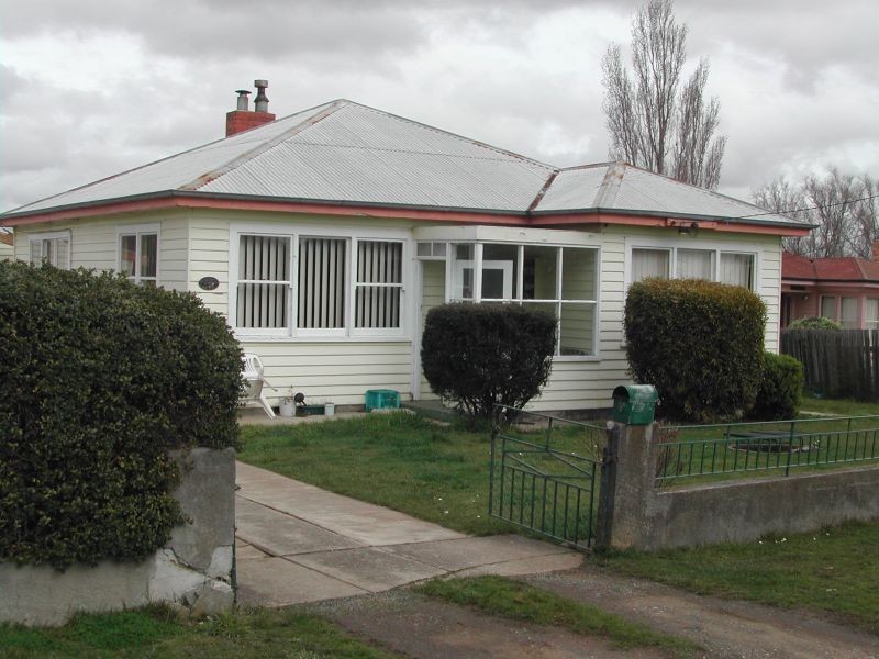 11 Macquarie Street, Cressy TAS 7302